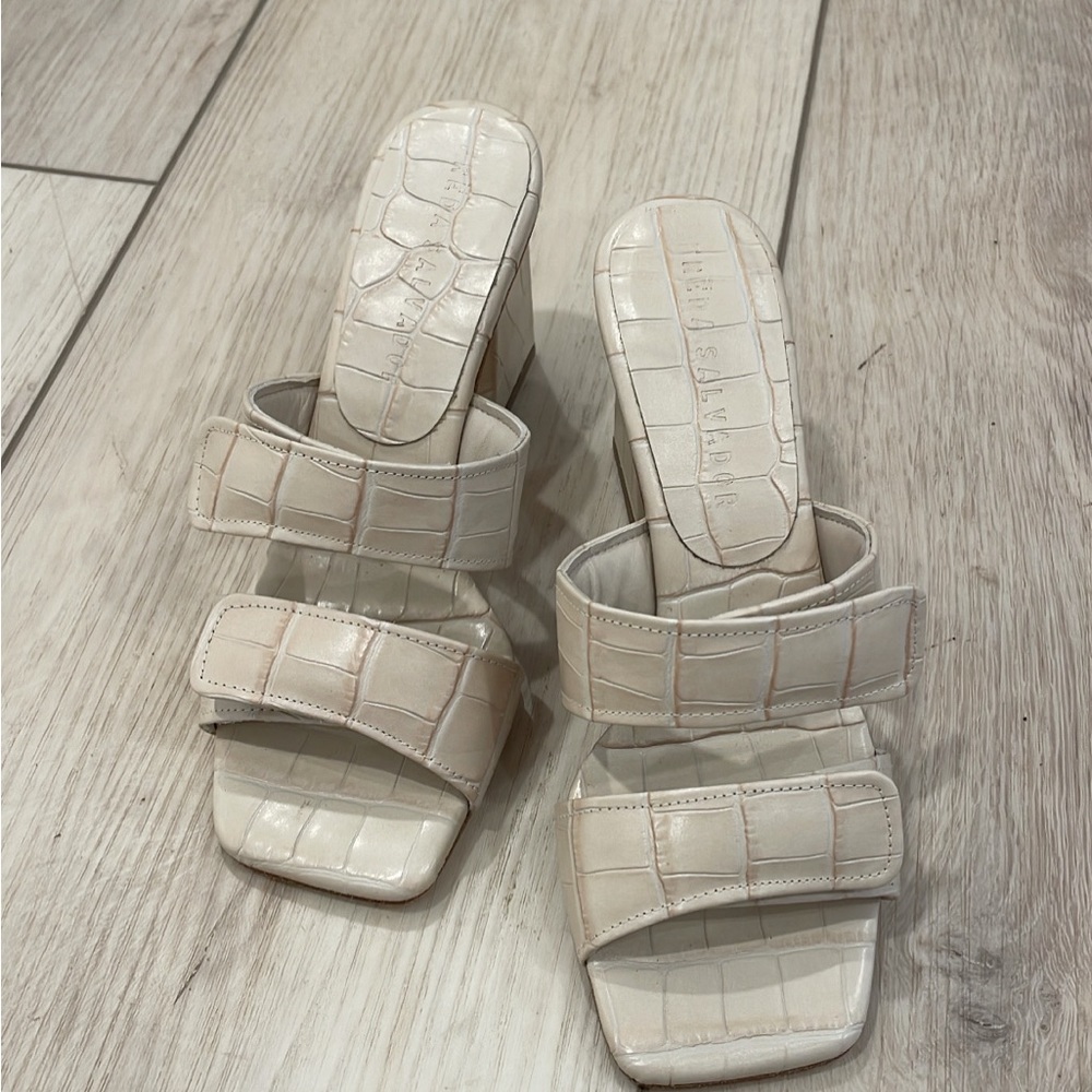 BRAND NEW Freda Salvador heels